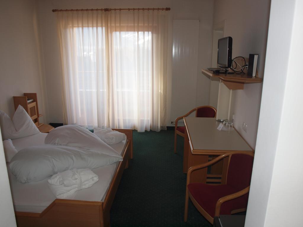 Sporthotel Rasen Rasùn di Sotto Екстериор снимка