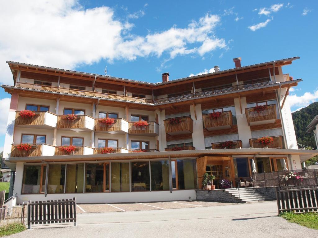 Sporthotel Rasen Rasùn di Sotto Екстериор снимка